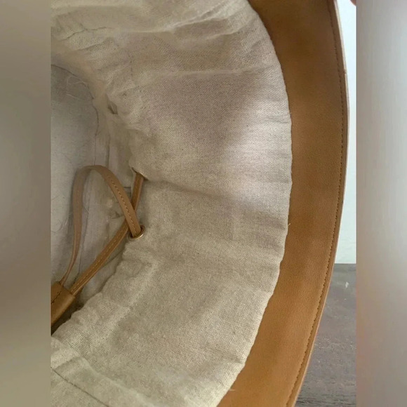 Tommy Bahama Rattan crossbody bag - Picture 4 of 5